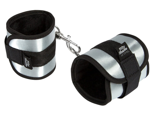 05109470000-2-Totally His Handfesseln-2